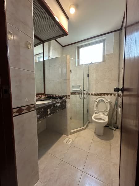 Costa Rhu, 3 Rhu Cross, 2 Bedrooms, 990 sqft, Condominium For Rent, by Alfred Chee 徐仲宏, 500089104 - Common Bathroom - PropertyGuru.com.sg