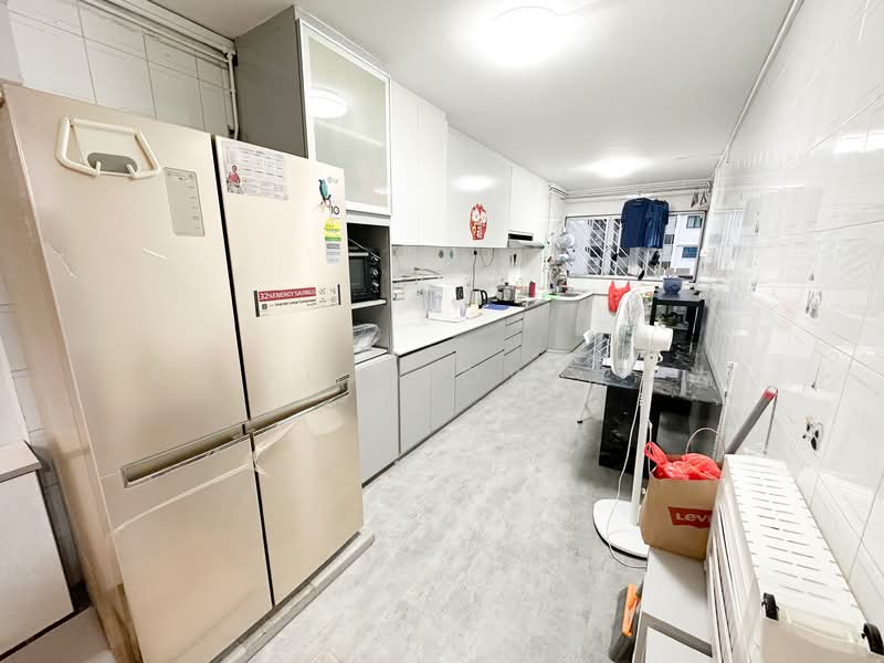 607 Yishun Street 61, 607 Yishun Street 61, 3 Bedrooms, 1,108 sqft, HDB Flat For Rent, by Astro Leow 黎文达, 500089127 - Kitchen - PropertyGuru.com.sg