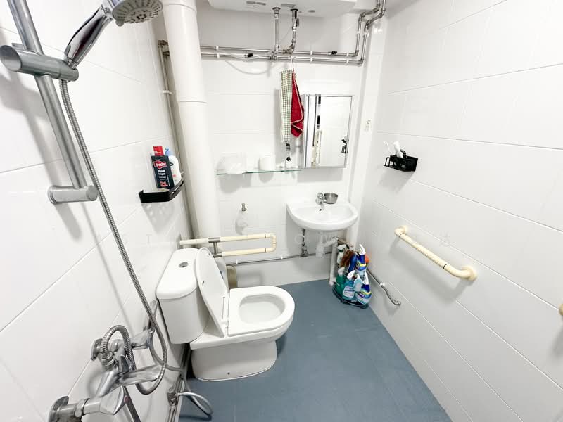 607 Yishun Street 61, 607 Yishun Street 61, 3 Bedrooms, 1,108 sqft, HDB Flat For Rent, by Astro Leow 黎文达, 500089127 - Bathroom - PropertyGuru.com.sg