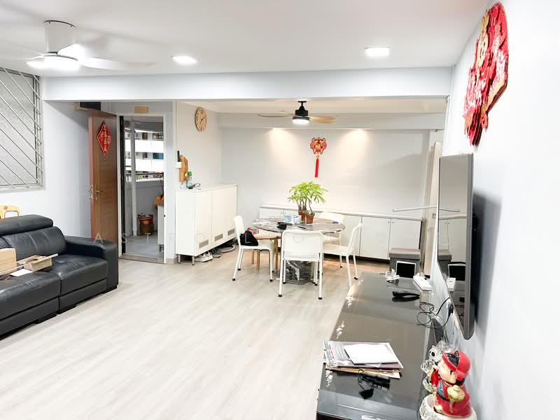 607 Yishun Street 61, 607 Yishun Street 61, 3 Bedrooms, 1,108 sqft, HDB Flat For Rent, by Astro Leow 黎文达, 500089127 - Living Room - PropertyGuru.com.sg