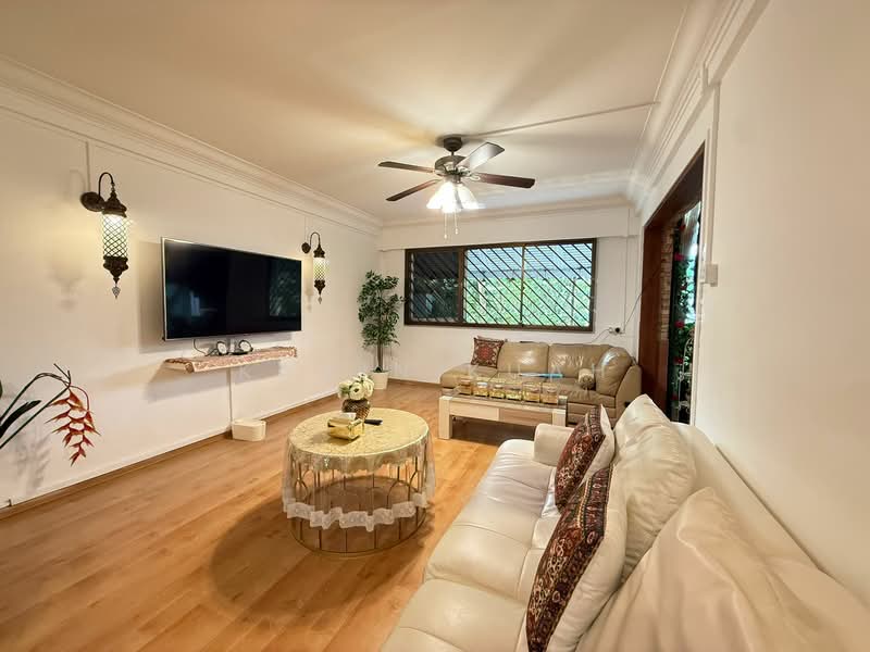 424 Pasir Ris Drive 6 HDB Flat For Sale at S$ 1,010,000 | PropertyGuru Singapore - Living Room
