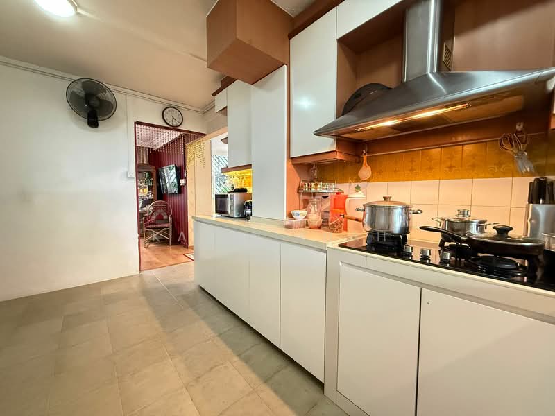 424 Pasir Ris Drive 6 HDB Flat For Sale at S$ 1,010,000 | PropertyGuru Singapore - Kitchen
