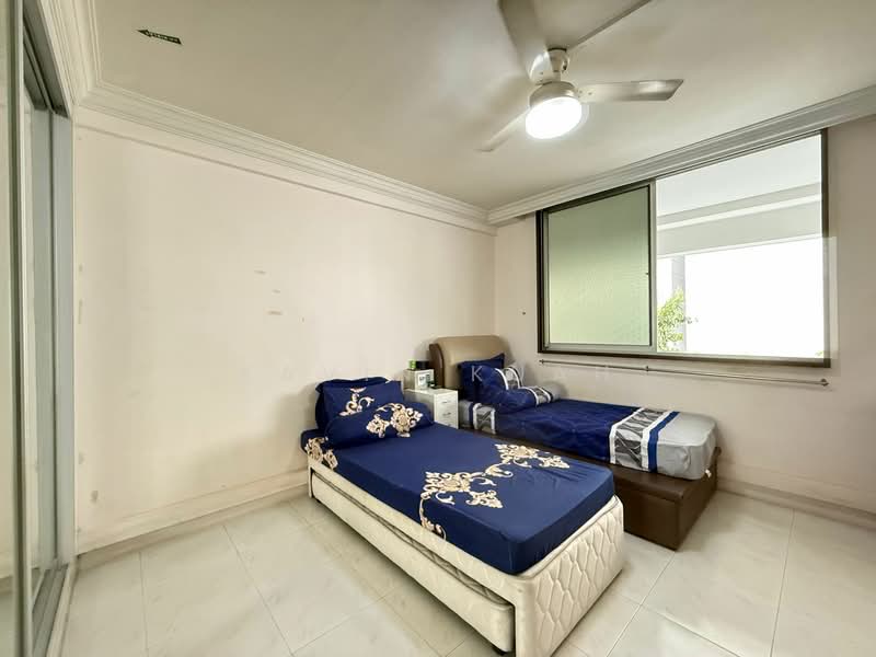 424 Pasir Ris Drive 6 HDB Flat For Sale at S$ 1,010,000 | PropertyGuru Singapore - Bedroom