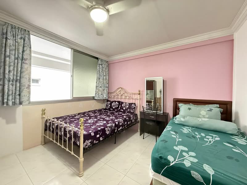 424 Pasir Ris Drive 6 HDB Flat For Sale at S$ 1,010,000 | PropertyGuru Singapore - Bedroom