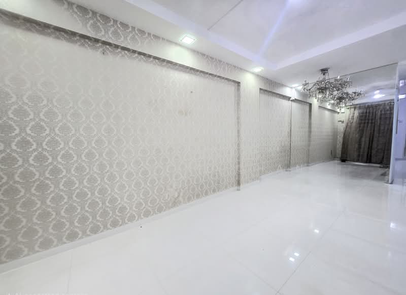 Living room w/o furniture 