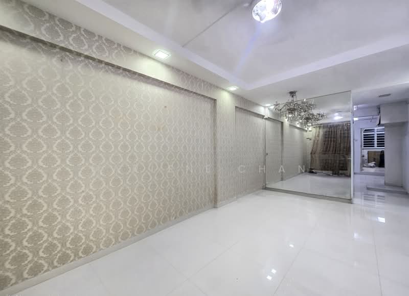 Living room w/o furniture 