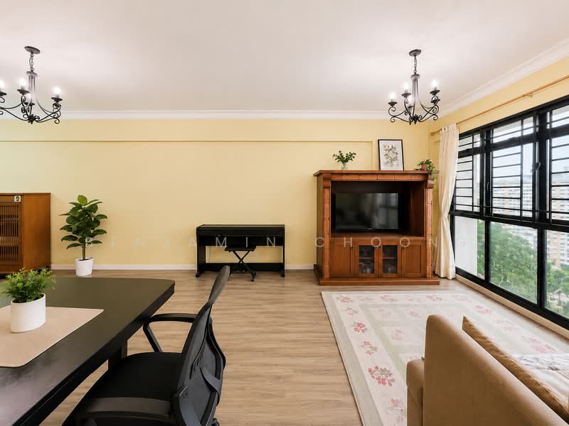 Cheap, 5-room, Corner unit in Ang Mo Kio, , 3 Bedrooms, 1,184 sqft, HDB Flat For Sale, by Benjamin Choong, 500089146 - Living Room - PropertyGuru.com.sg