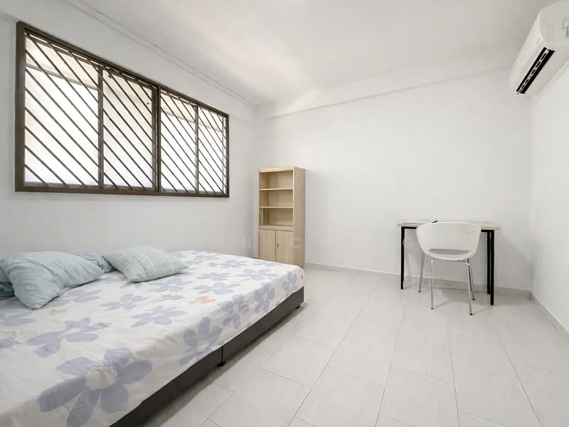 714 Jurong West Street 71 HDB Flat For Sale at S$ 830,000 | PropertyGuru Singapore - Bedroom