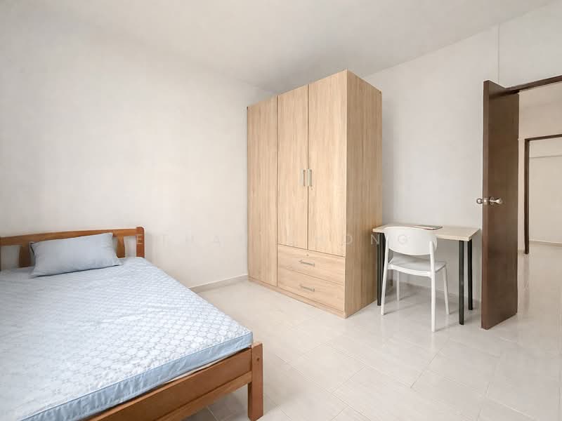 714 Jurong West Street 71 HDB Flat For Sale at S$ 830,000 | PropertyGuru Singapore - Bedroom