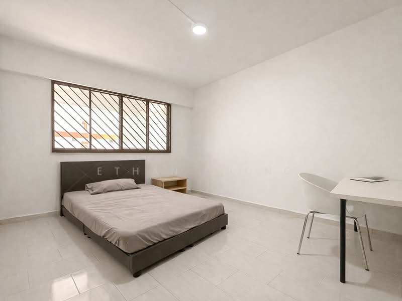 714 Jurong West Street 71 HDB Flat For Sale at S$ 830,000 | PropertyGuru Singapore - Bedroom
