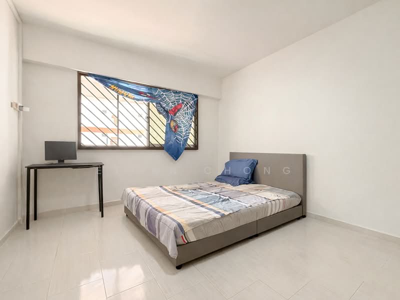 714 Jurong West Street 71 HDB Flat For Sale at S$ 830,000 | PropertyGuru Singapore - Bedroom