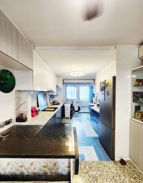 77 Indus Road HDB Flat For Sale at S$ 475,000 | PropertyGuru Singapore - Kitchen