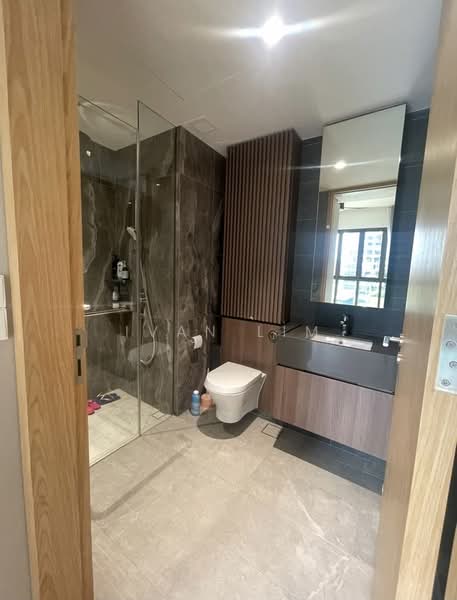 Midwood Condominium For Sale at S$ 1,400,000 | PropertyGuru Singapore - Bathroom