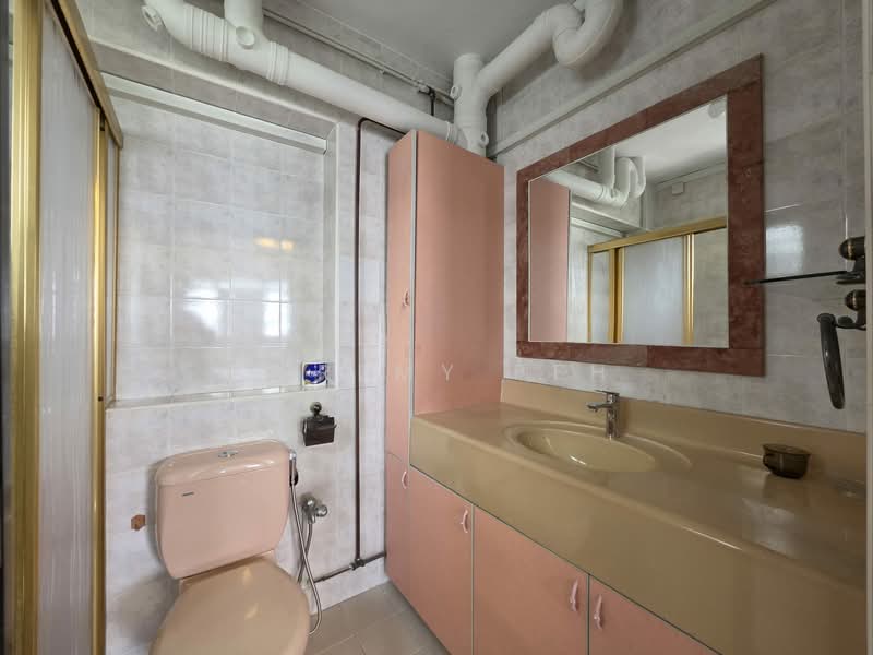670 Woodlands Drive 71 HDB Flat For Sale at S$ 900,000 | PropertyGuru Singapore - Bathroom