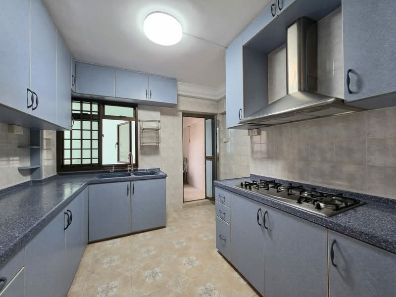 670 Woodlands Drive 71 HDB Flat For Sale at S$ 900,000 | PropertyGuru Singapore - Kitchen