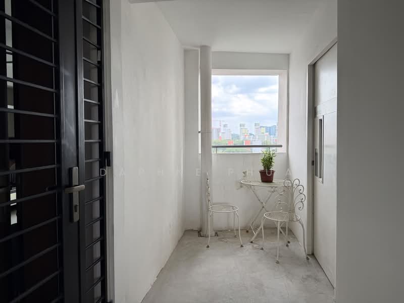 True corner.Space for chilling/gardening