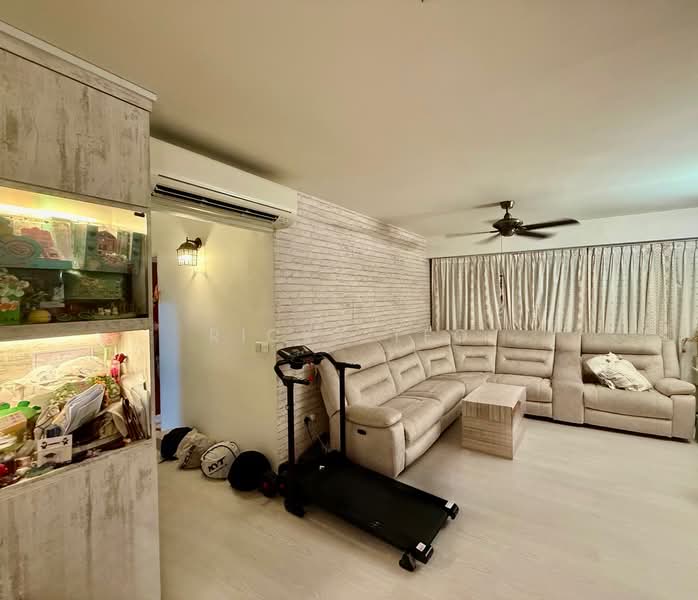 428B Yishun Avenue 11 HDB Flat For Sale at S$ 698,000 | PropertyGuru Singapore - Living Room Current Condition 