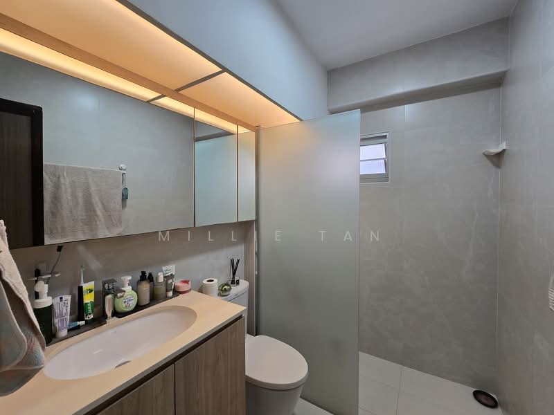 426D Yishun Avenue 11 HDB Flat For Sale at S$ 750,000 | PropertyGuru Singapore - Bathroom