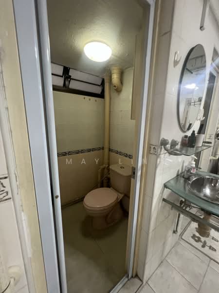 154 Mei Ling Street HDB Flat For Sale at S$ 429,000 | PropertyGuru Singapore - Bathroom
