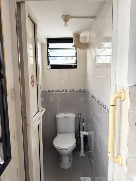 535 Upper Cross Street HDB Flat For Sale at S$ 600,000 | PropertyGuru Singapore - Bathroom