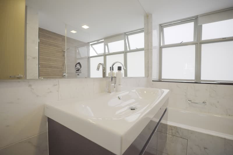 The Calrose Condominium For Sale at S$ 3,138,000 | PropertyGuru Singapore - Bathroom