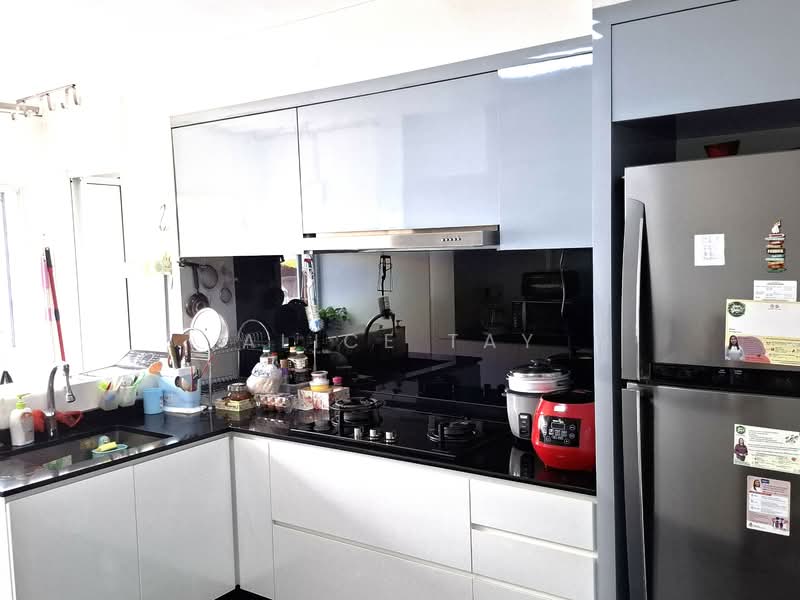 535 Ang Mo Kio Avenue 5 HDB Flat For Sale at S$ 525,000 | PropertyGuru Singapore - Kitchen