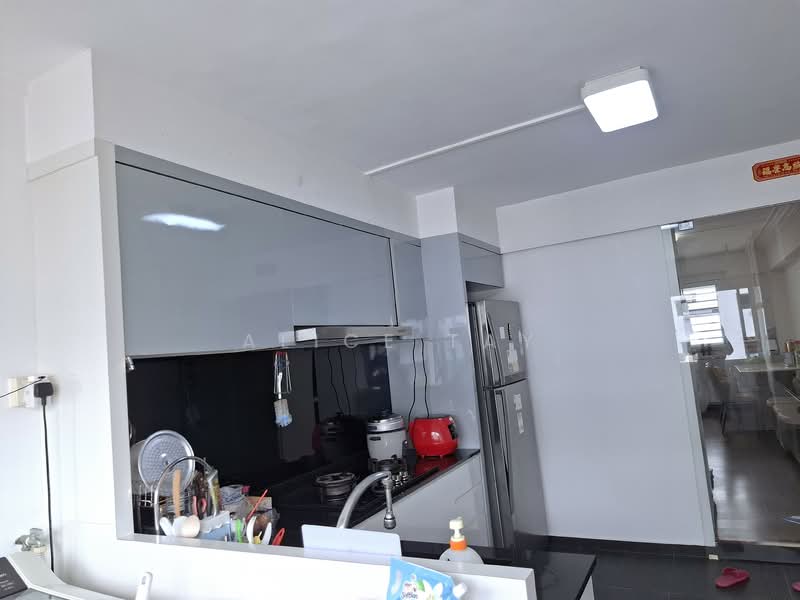 535 Ang Mo Kio Avenue 5 HDB Flat For Sale at S$ 525,000 | PropertyGuru Singapore - Kitchen