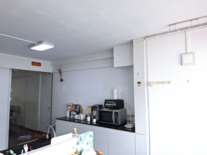 535 Ang Mo Kio Avenue 5 HDB Flat For Sale at S$ 525,000 | PropertyGuru Singapore - Kitchen