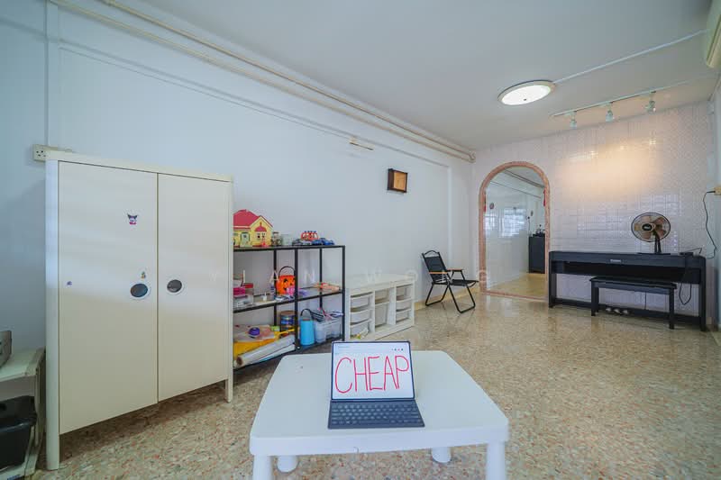 346 Ang Mo Kio Avenue 3 HDB Flat For Sale at S$ 470,000 | PropertyGuru Singapore - Living Room