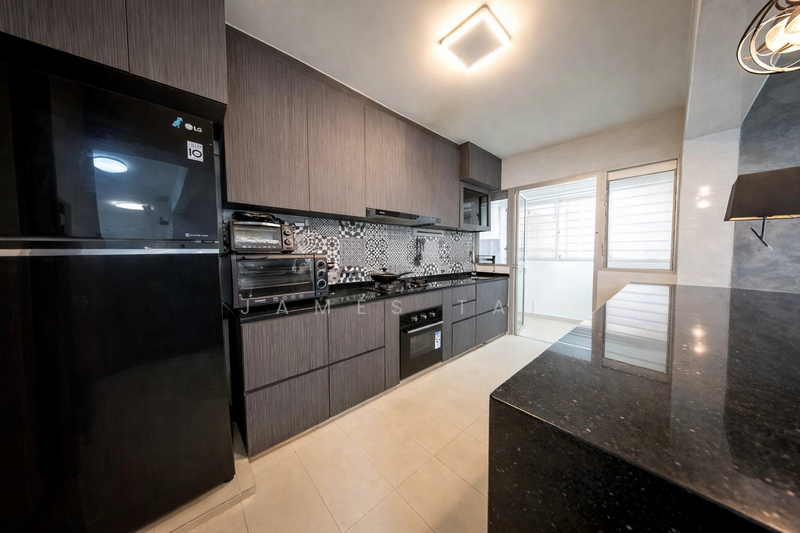 461D Bukit Batok West Avenue 8 HDB Flat For Sale at S$ 828,000 | PropertyGuru Singapore - Kitchen