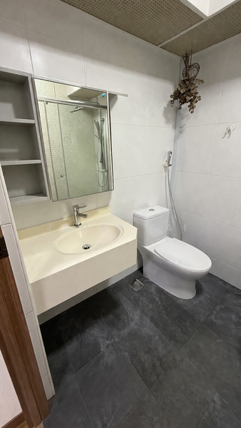 461D Bukit Batok West Avenue 8 HDB Flat For Sale at S$ 828,000 | PropertyGuru Singapore - Bathroom