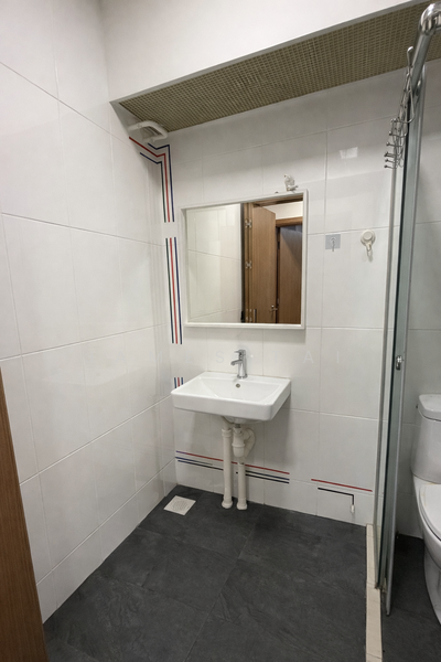 461D Bukit Batok West Avenue 8 HDB Flat For Sale at S$ 828,000 | PropertyGuru Singapore - Bathroom