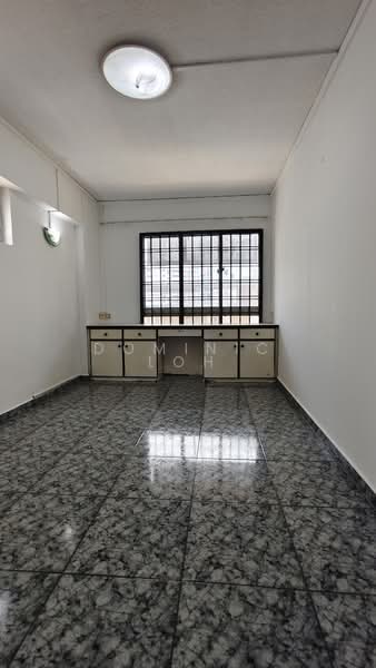 703 Jurong West Street 71 HDB Flat For Sale at S$ 668,800 | PropertyGuru Singapore - Bedroom 3