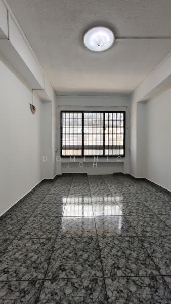 703 Jurong West Street 71 HDB Flat For Sale at S$ 668,800 | PropertyGuru Singapore - Bedroom 2