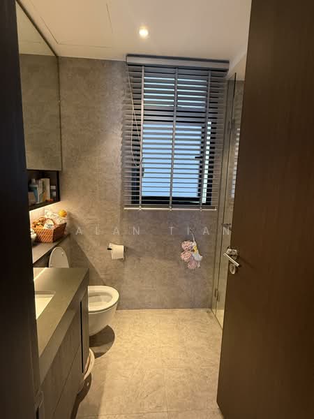 Avenue South Residence Condominium For Sale at S$ 2,940,000 | PropertyGuru Singapore - Bathroom