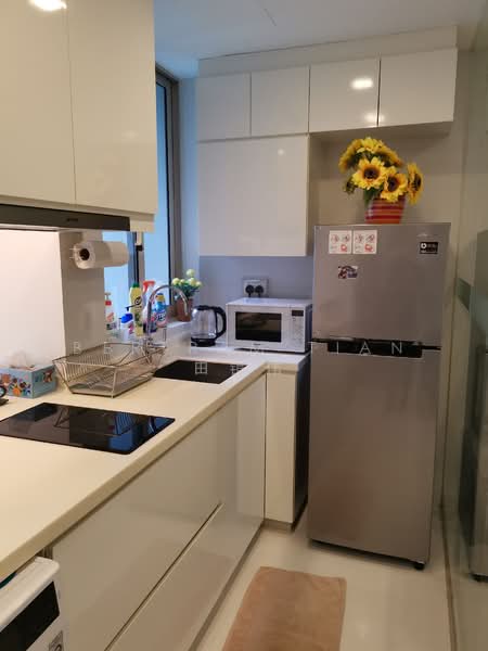 Tivoli Grande Condominium For Sale at S$ 998,000 | PropertyGuru Singapore - Kitchen