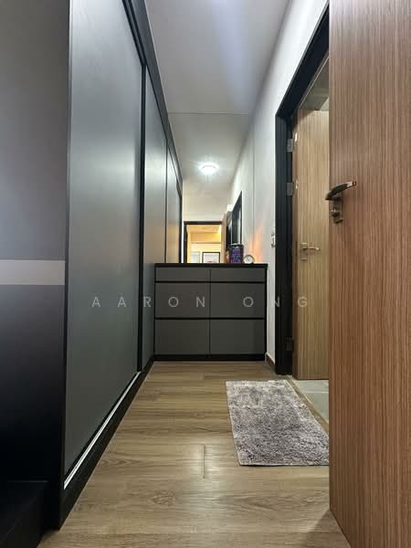 409D Northshore Drive HDB Flat For Sale at S$ 850,000 | PropertyGuru Singapore - Walk-in wardrobe