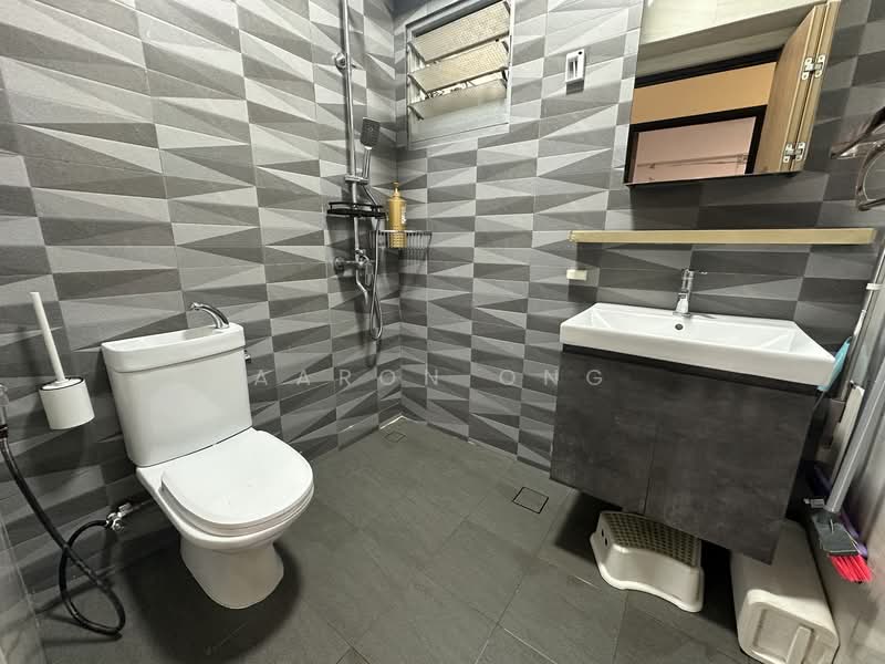 409D Northshore Drive HDB Flat For Sale at S$ 850,000 | PropertyGuru Singapore - Bathroom