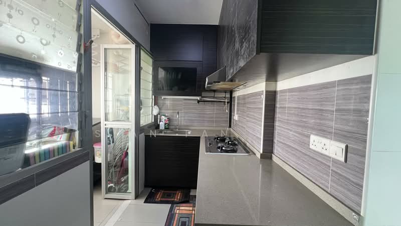 183A Woodlands Street 13 HDB Flat For Sale at S$ 580,000 | PropertyGuru Singapore - Kitchen