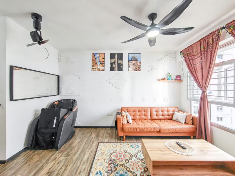 222A Sumang Lane HDB Flat For Sale at S$ 540,000 | PropertyGuru Singapore - Living Room