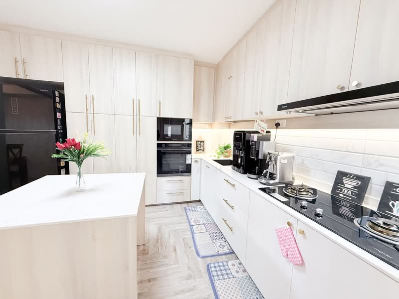 780 Pasir Ris Street 71 HDB Flat For Sale at S$ 999,999 | PropertyGuru Singapore - Kitchen