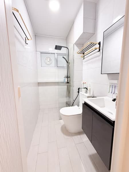 780 Pasir Ris Street 71 HDB Flat For Sale at S$ 999,999 | PropertyGuru Singapore - Bathroom