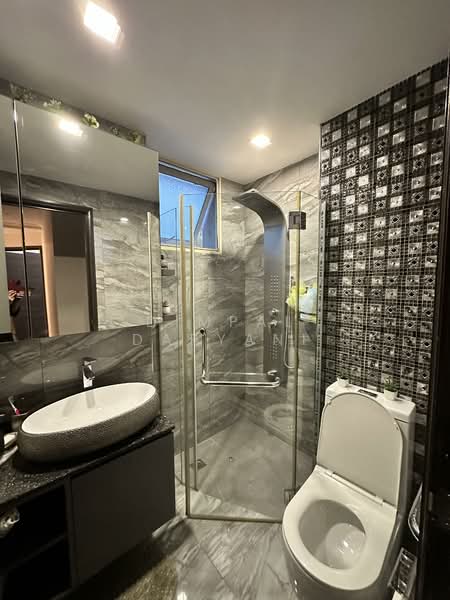 Crystal Rhu Apartment For Sale at S$ 2,950,000 | PropertyGuru Singapore - Common Bathroom