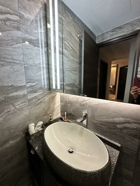 Crystal Rhu Apartment For Sale at S$ 2,950,000 | PropertyGuru Singapore - Common Bathroom