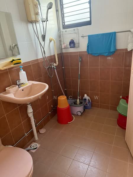 114 Tampines Street 11, 114 Tampines Street 11, Room Rental, 60 sqft, HDB Flat For Rent, by Erin Chew, 500089364 - Bathroom - PropertyGuru.com.sg