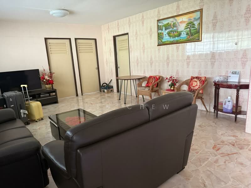 114 Tampines Street 11, 114 Tampines Street 11, Room Rental, 60 sqft, HDB Flat For Rent, by Erin Chew, 500089364 - Living Room - PropertyGuru.com.sg