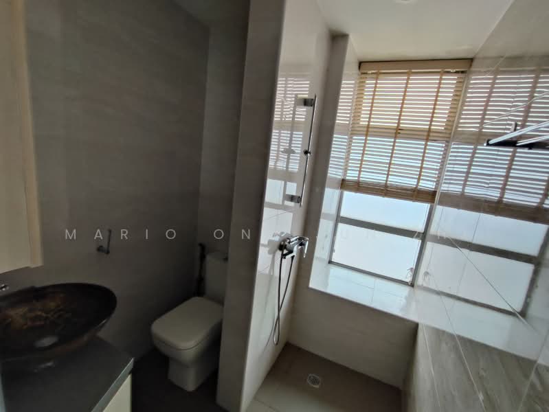 Platinum Edge Apartment For Sale at S$ 2,580,000 | PropertyGuru Singapore - Common Bathroom