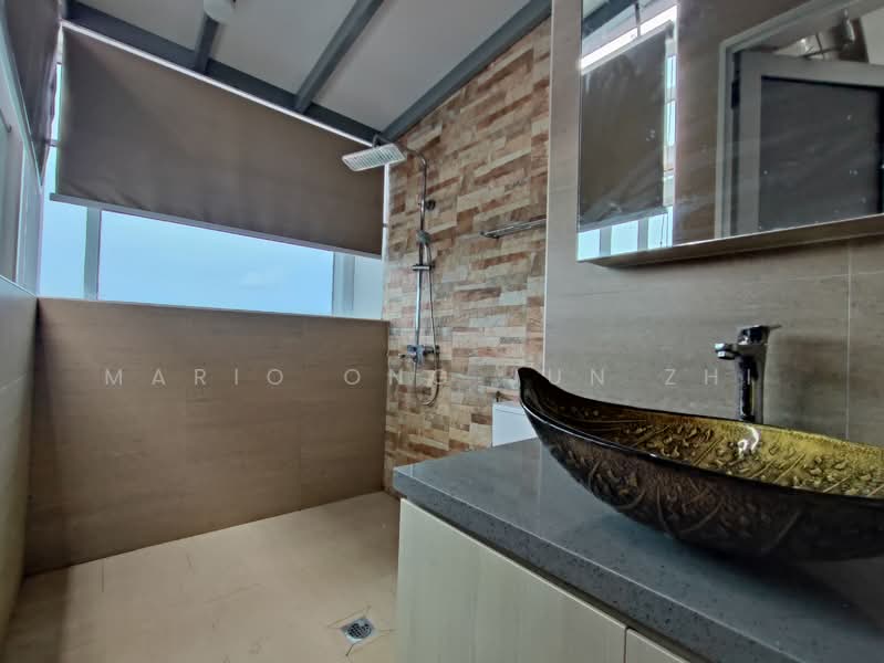 Platinum Edge Apartment For Sale at S$ 2,580,000 | PropertyGuru Singapore - Master Bathroom