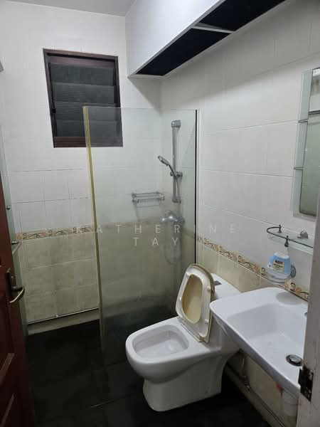 183 Bedok North Road, 183 Bedok North Road, 3 Bedrooms, 990 sqft, HDB Flat For Rent, by Katherine Tay, 500089372 - Bathroom - PropertyGuru.com.sg