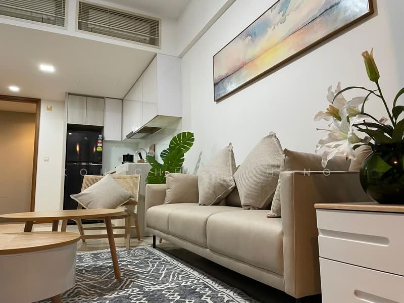 Watertown Condominium For Sale at S$ 950,000 | PropertyGuru Singapore - Living Room